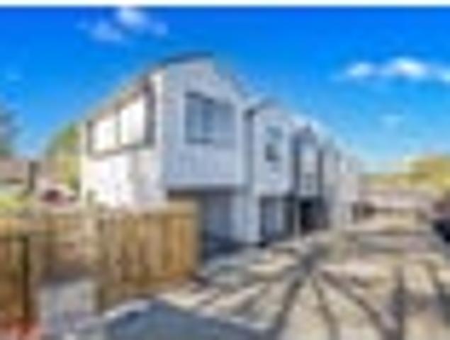 Townhouse for sale in Massey