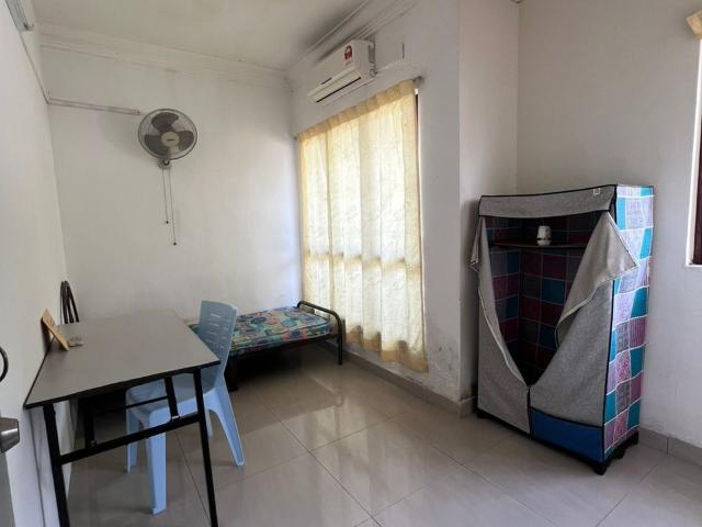 Room for rent in Petaling, Alam Impian