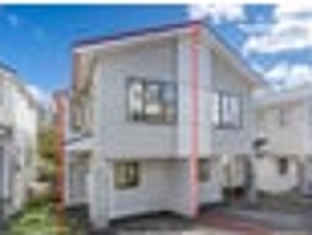 Townhouse for sale in Paremoremo, Oroua County