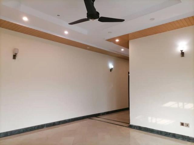 House for sale in WAPDA Town, کھمبے