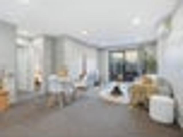 Townhouse for sale in Chaslands, Canterbury