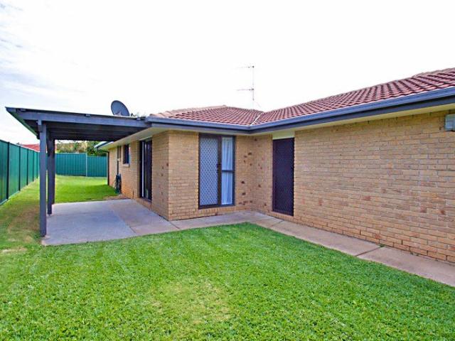 Villa for sale in Labrador, Gold Coast City