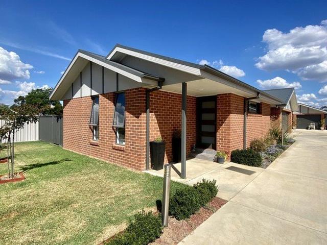 Townhouse for rent in Howlong, New South Wales