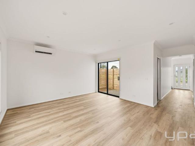 Townhouse for rent in Rathscar West, Victoria