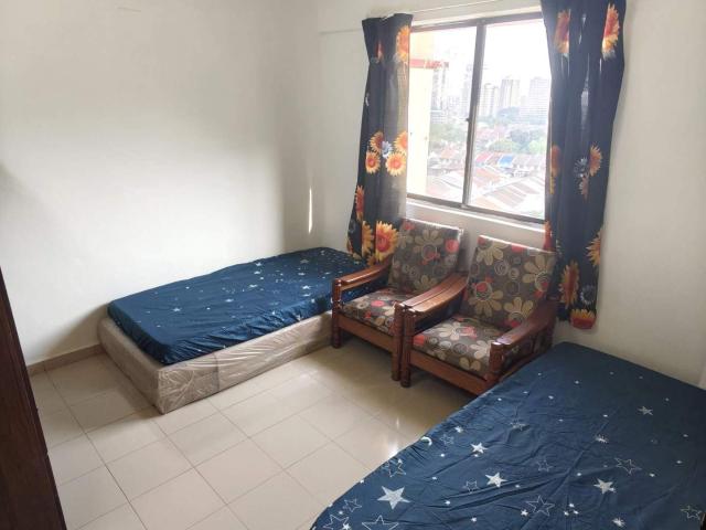 Room for rent in Taman Pekaka, George Town