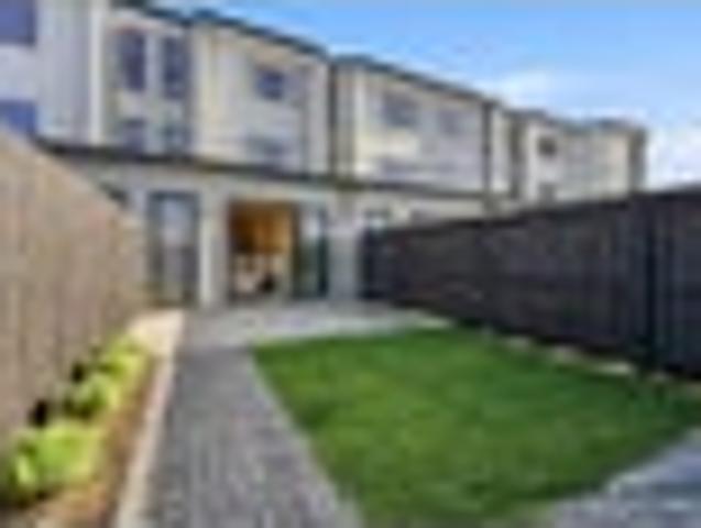 Townhouse for sale in Awhitu