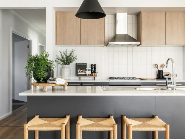 Cottage for sale in Huntly, Victoria