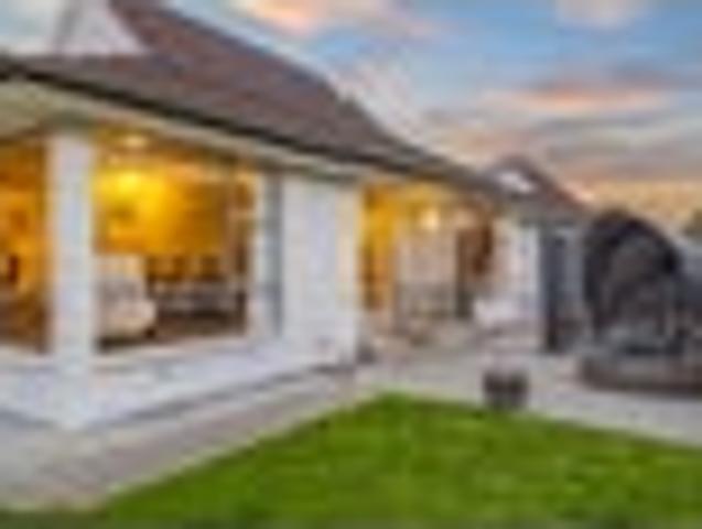 House for sale in Chaslands, Canterbury