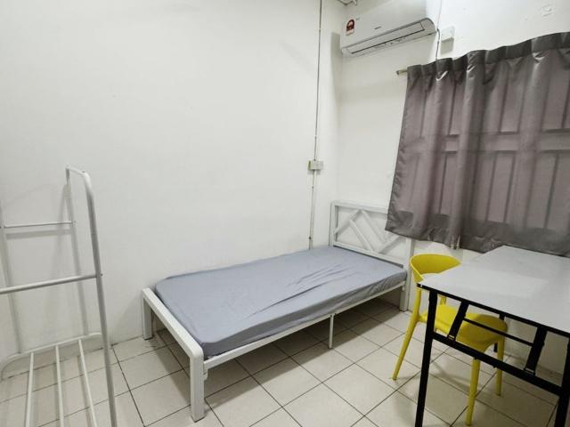Room for rent in Petaling, Alam Impian