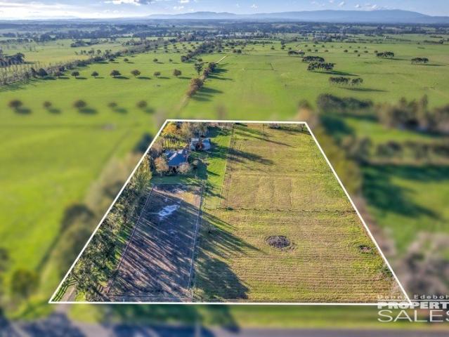 Cottage for sale in Allambee, Victoria
