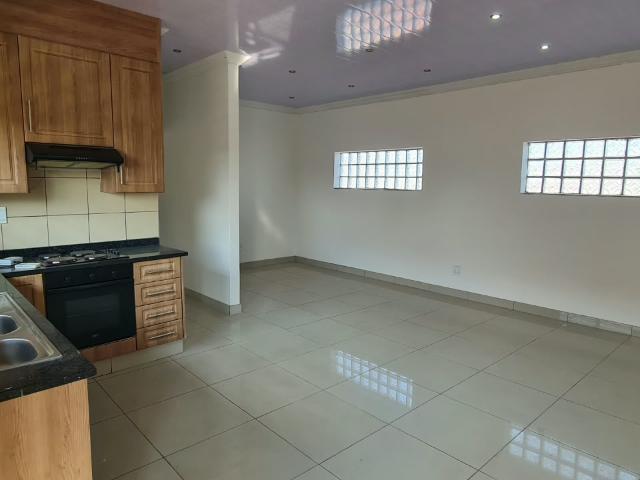 Apartment for rent in Johannesburg Ward 10, Lenasia