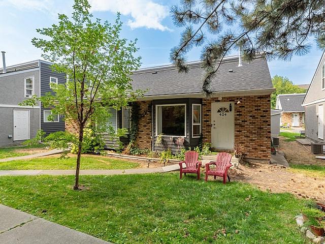 Condo for sale in Winfield, British Columbia