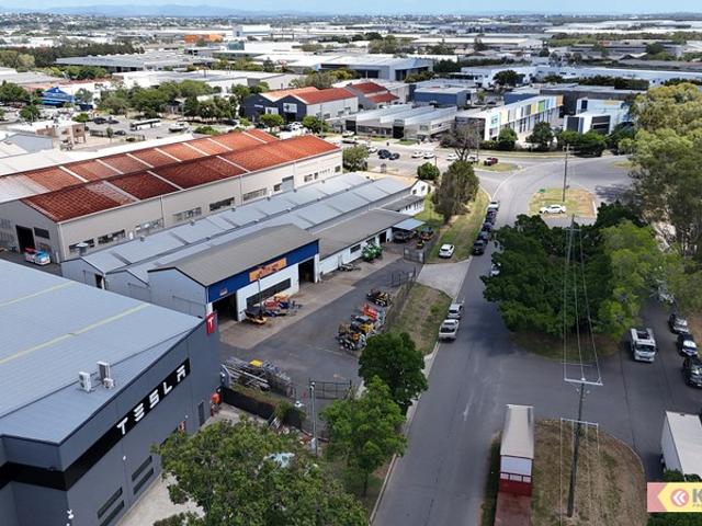Warehouse for rent in Toombul, Queensland