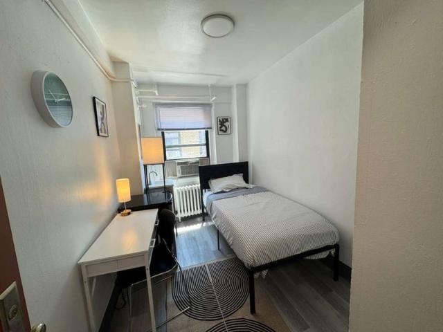Room for rent in Arverne, New York