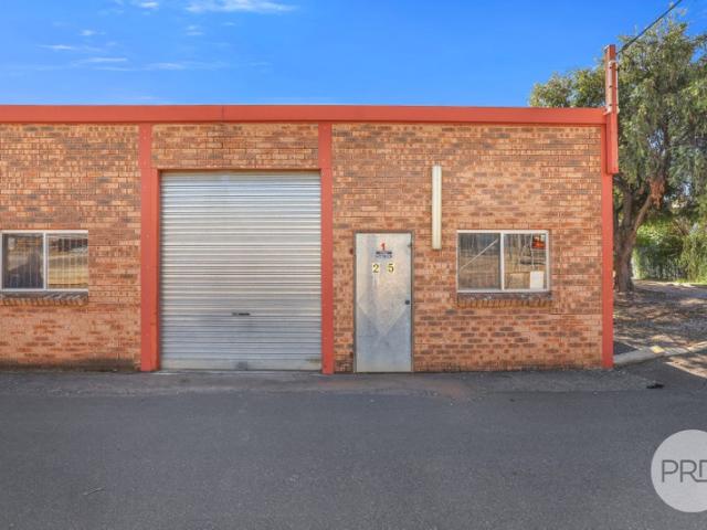 Warehouse for rent in Piallamore, New South Wales