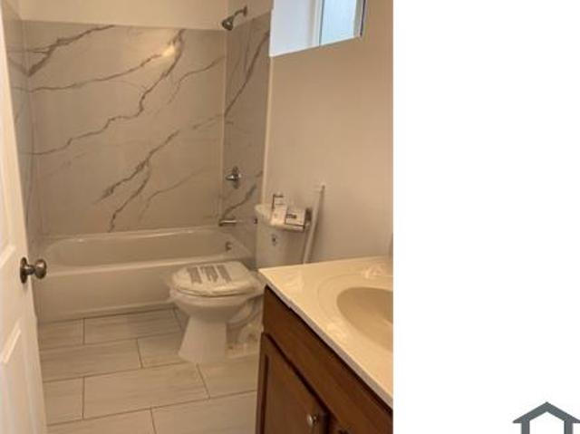 Townhouse for rent in Oakland