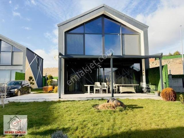 Sinanpaşa içerisinde satılık Villa