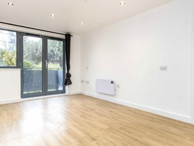 Apartment for rent in Alperton, Greater London