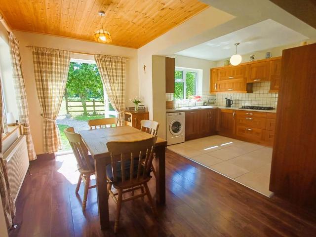 Farm for sale in Lisryan
