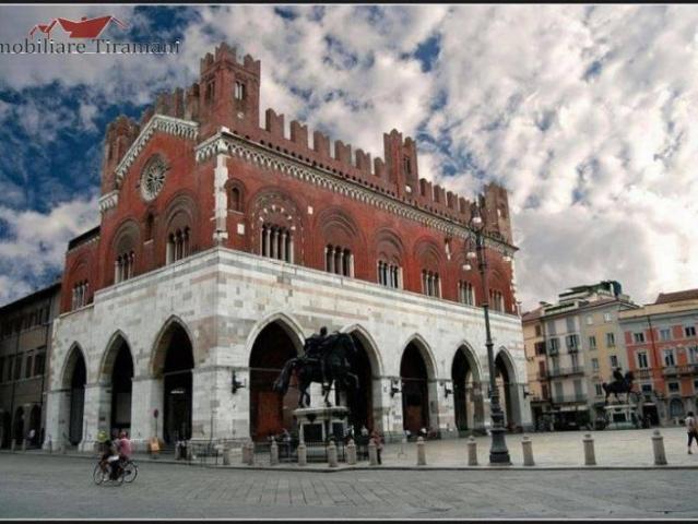 Palazzo in affitto a Barriera Milano, Piacenza