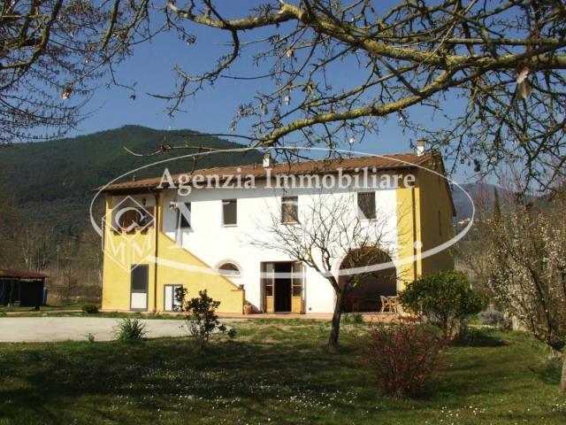 Palazzo in vendita a Buti, Toscana