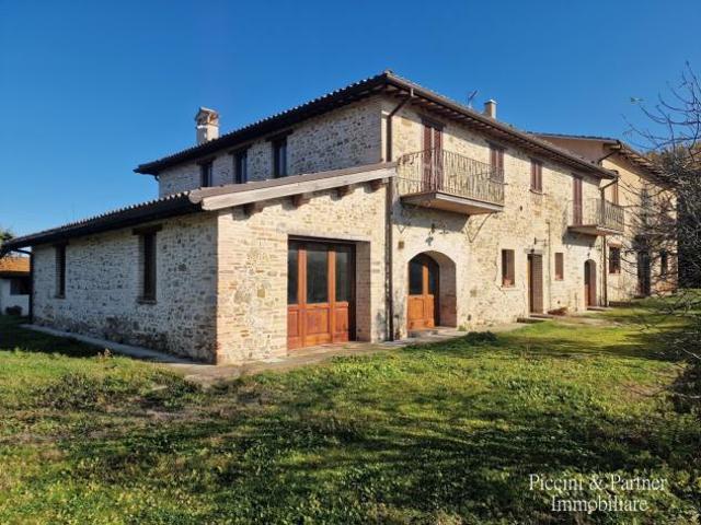 Locale Commerciale in vendita a Castel Ritaldi, Umbria