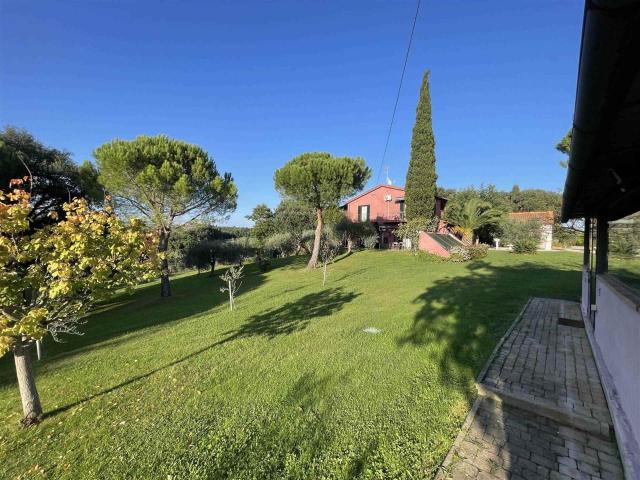 Palazzo in vendita a Cecina, Toscana