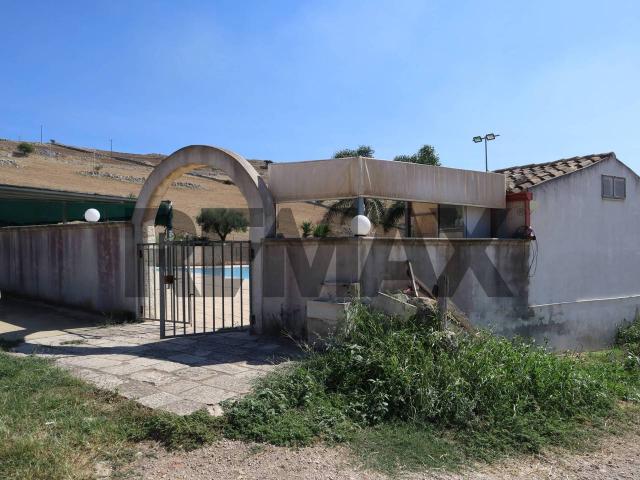 Palazzo in vendita a Chiaramonte Gulfi, Ragusa