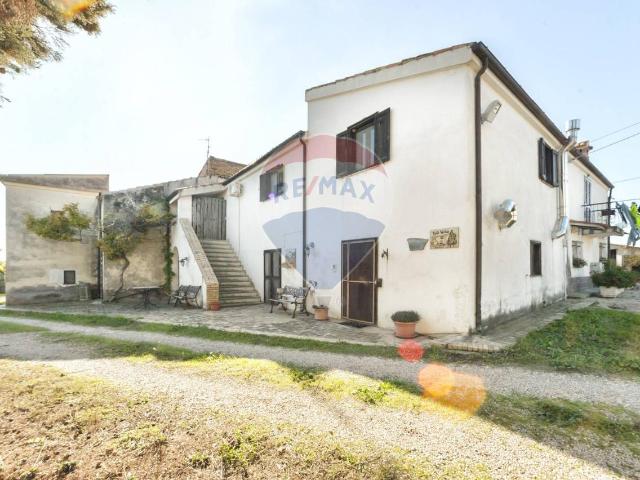 Palazzo in vendita a Villa Cipressi, Città Sant'angelo