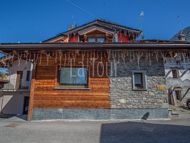 Palazzo in vendita a Fenis, Aosta