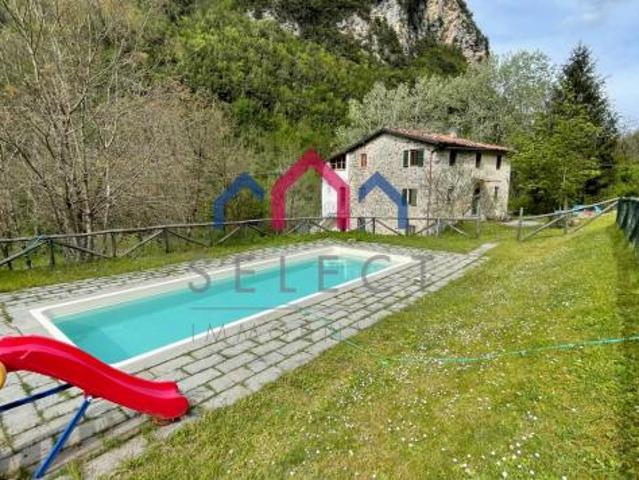 Locale Commerciale in vendita a Unione Comuni Garfagnana, Gallicano