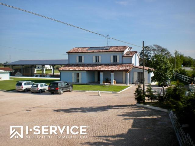 Palazzo in vendita a Fiumicino, Savignano Sul Rubicone
