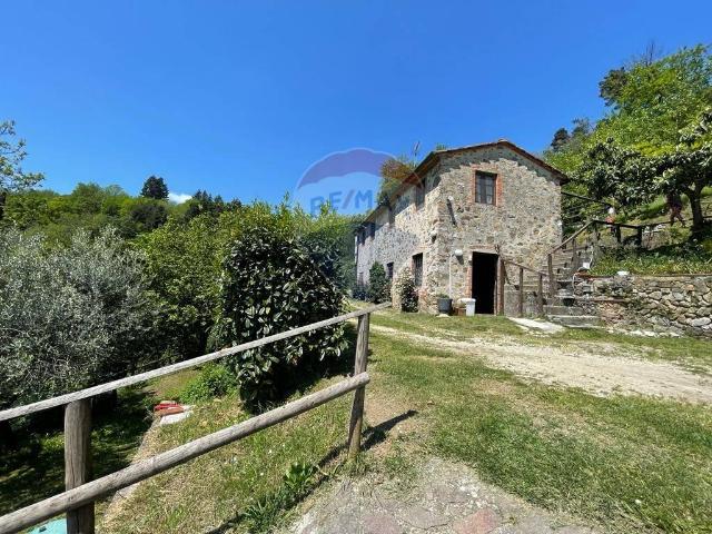 Palazzo in vendita a Unione dei comuni Media Valle del Serchio, Borgo A Mozzano