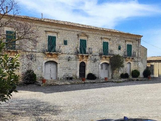 Palazzo in vendita a Ragusa, Sicilia