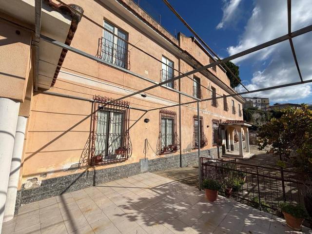 Palazzo in vendita a Calabria, Cosenza