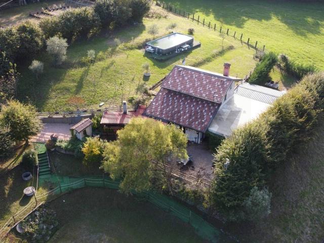 Palazzo in vendita a Rova, Endine Gaiano