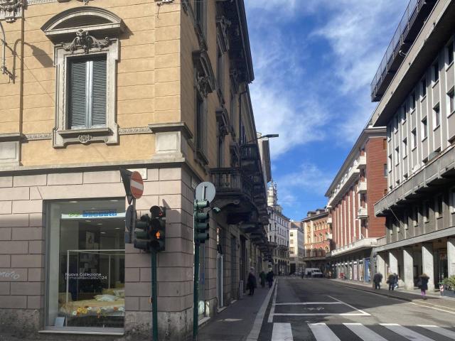Palazzo in vendita a Biumo Superiore, Varese