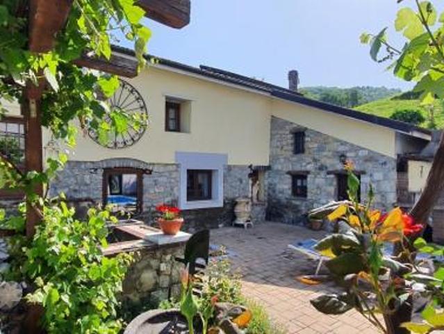 Locale Commerciale in vendita a Varese Ligure, Liguria