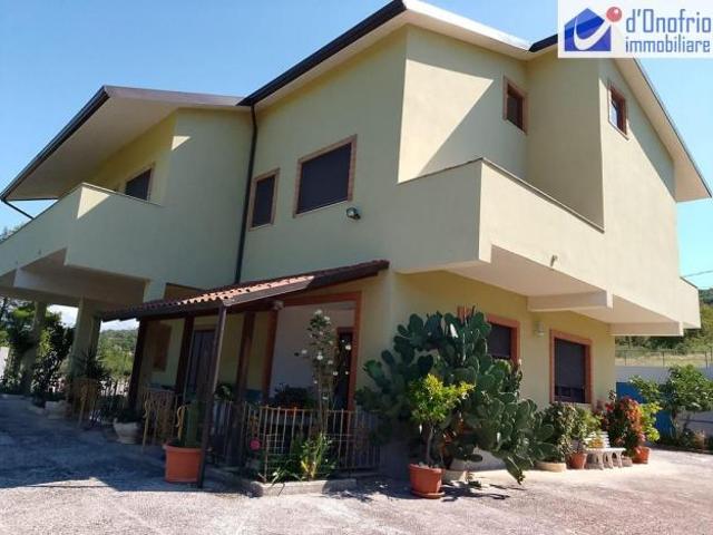Villa Indipendente in vendita a Baranello, Molise