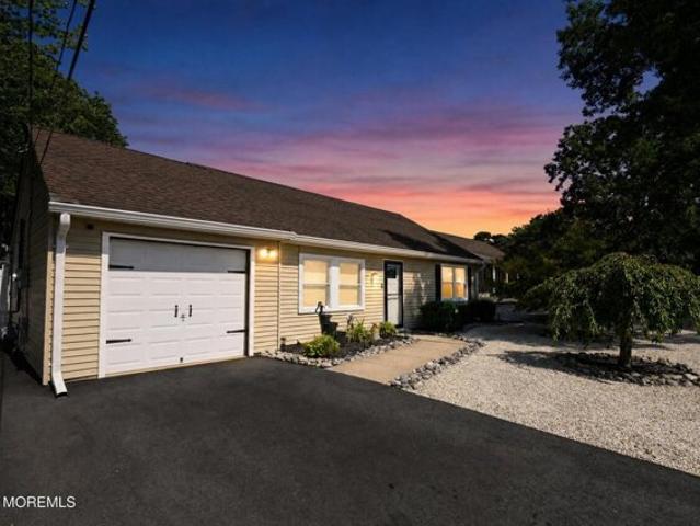 House for sale in Manahawkin, New Jersey