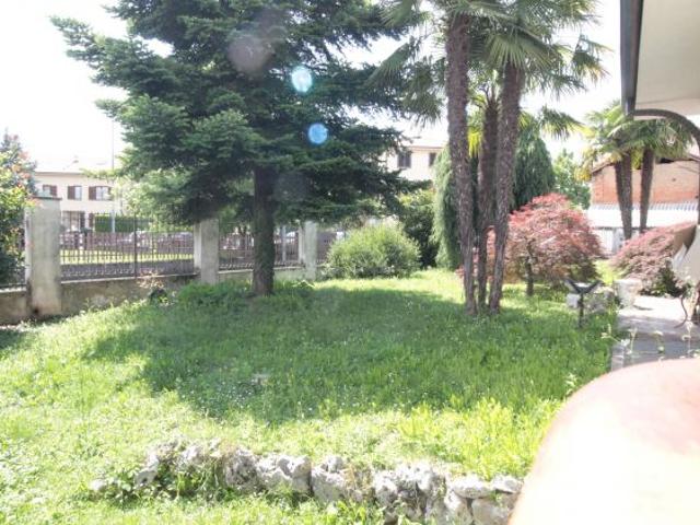 Villa Indipendente in vendita a Aicurzio