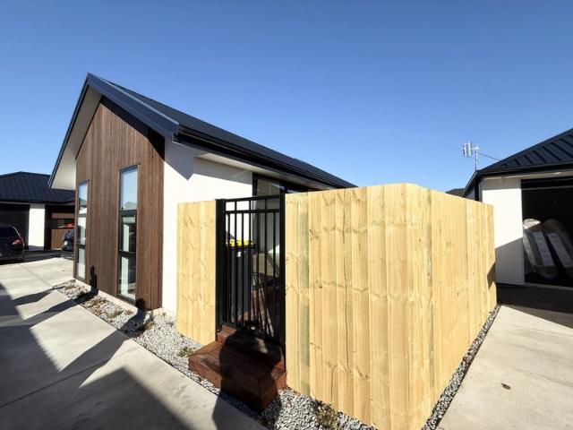 House for rent in Chaslands, Canterbury