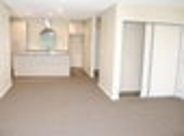 Townhouse for rent in Chaslands, Canterbury