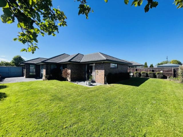 House for rent in Chaslands, Canterbury