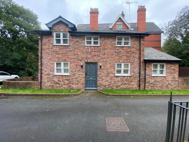 House for rent in Calderstones