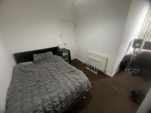 House for rent in Calderstones