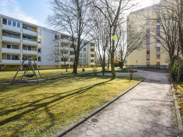Wohnung kaufen in Karlsfeld, Bayern