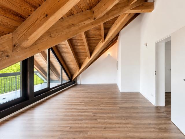 Dachgeschosswohnung kaufen in Krailling, Bayern