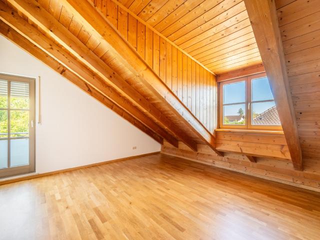 Dachgeschosswohnung kaufen in Aubing-Lochhausen-Langwied, München