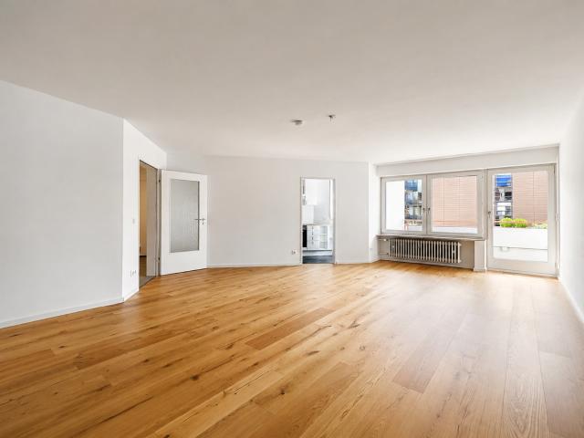 Wohnung kaufen in Moosach, München